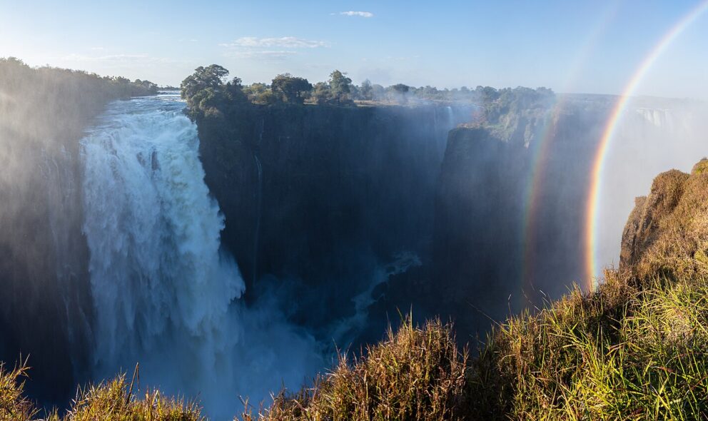 Cataratas_Victoria,_Zambia-Zimbabue,_2018-07-27,_DD_36-43_PAN